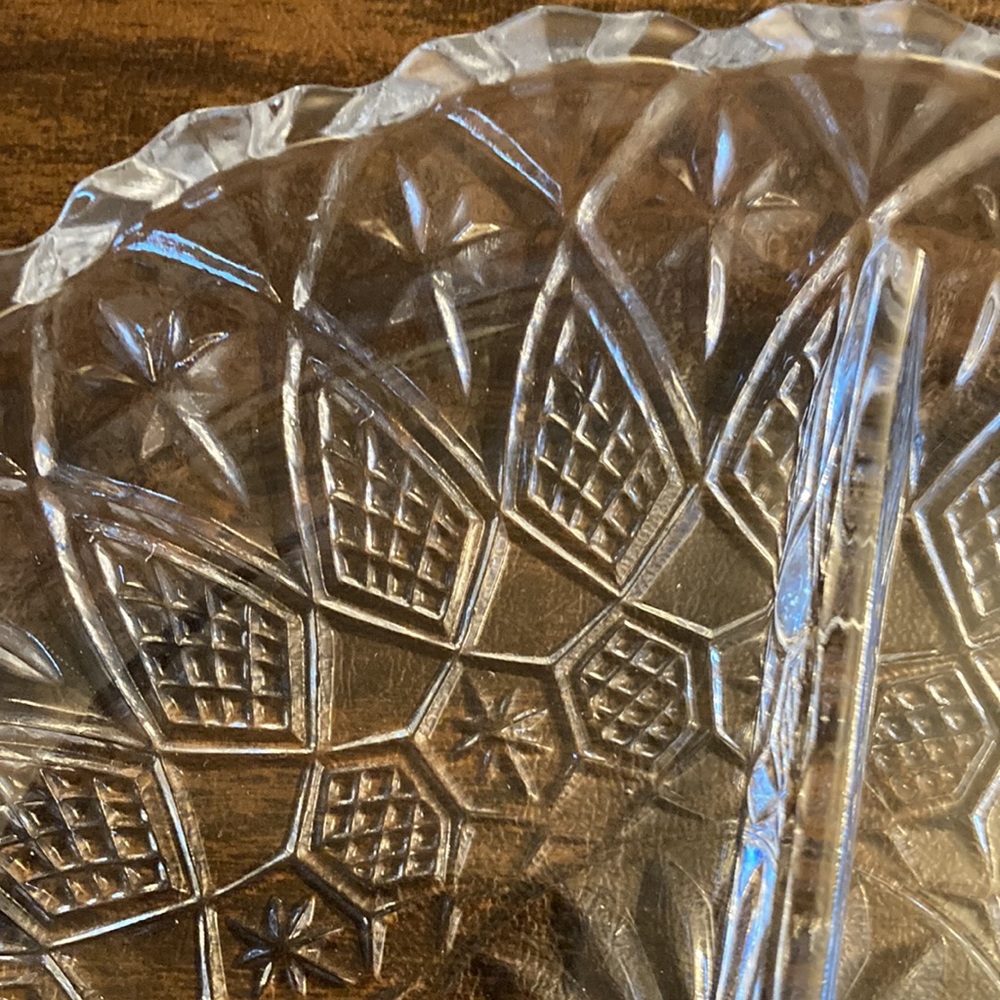 Vintage 8” Round 3 Divided Sections Glass Dish - Picture 6 of 7